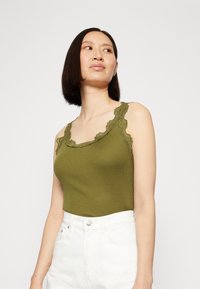 Rosemunde BABETTE U NECK - Top - lizard green