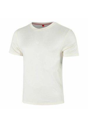 Camiseta de manga corta y cuello redondo en color blanco roto, confeccionada en una tela ligera con una sutil textura. Presenta un logo en el pecho y un acento rojo.