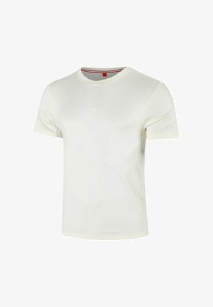 Camiseta de manga corta y cuello redondo en color blanco roto, confeccionada en una tela ligera con una sutil textura. Presenta un logo en el pecho y un acento rojo.