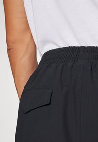 Ellesse BUSTED PANT - Bukse - black