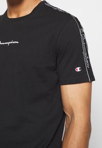 Champion T-shirt med print - black