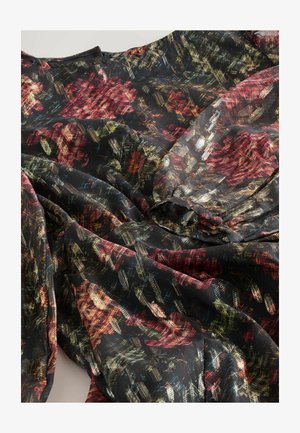 Schwarzer Stoff mit einem bunten, abstrakten Muster, das rote, blaue und grüne Akzente aufweist. Weiche Textur mit geschichteten, fließenden Designelementen.