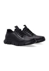 Schwarze Leder-Sneaker mit runder Zehenkappe, Schnürdesign, gepolsterter Zunge und strukturiertem Gummisohle, die segmentierte Abschnitte für Flexibilität aufweist.