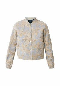 Veste bomber bleu clair avec une broderie florale beige délicate, fermeture à boutons-pression et poignets côtelés. Tissu texturé avec une silhouette courte.