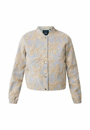 Lichtblauwe bomberjack met complexe beige bloemenborduursels, drukknoopsluiting en geribde manchetten. Getextureerde stof met een cropped silhouet.