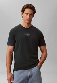 Non selezionato, nearly navy