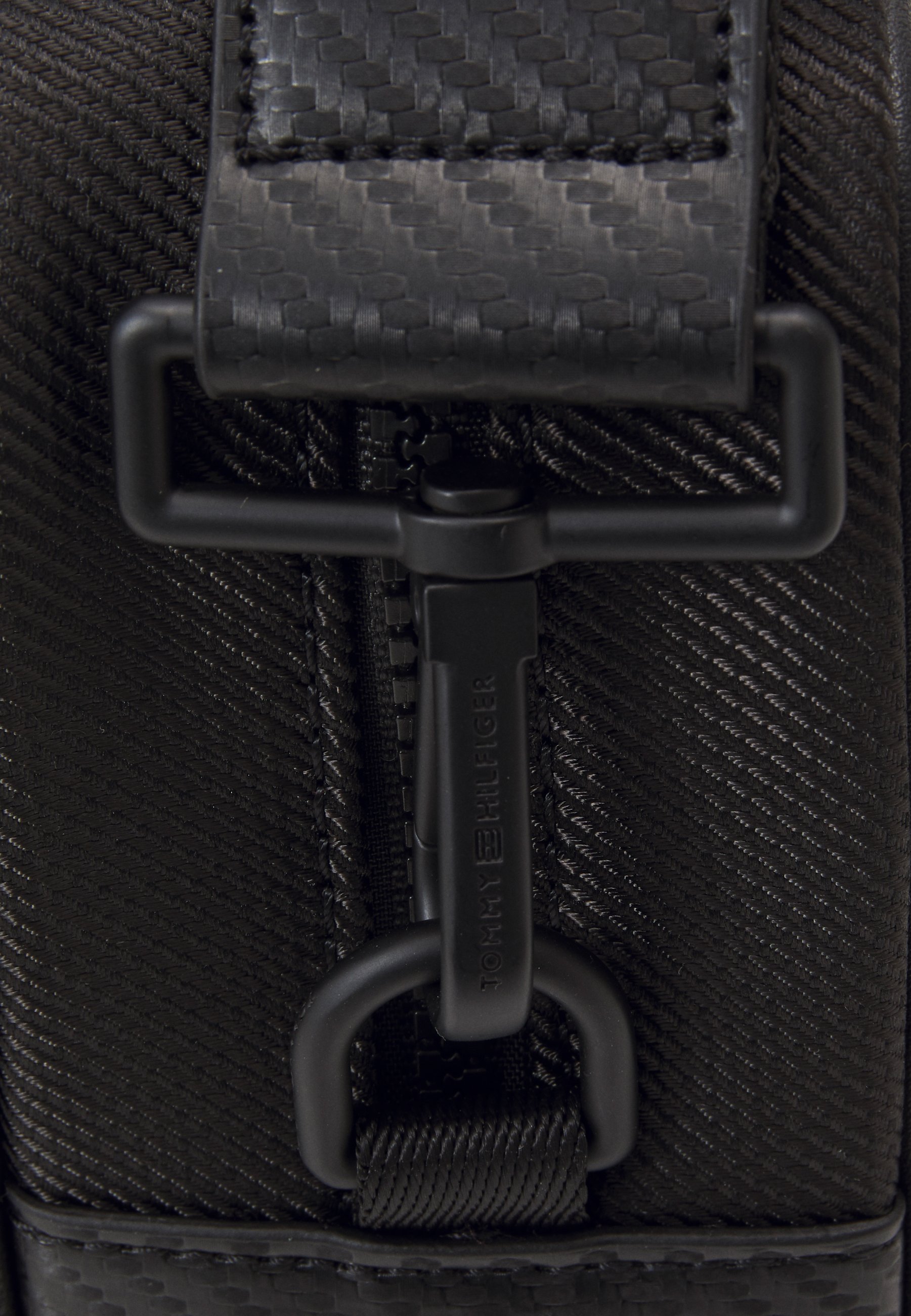 tommy hilfiger elevated computer bag