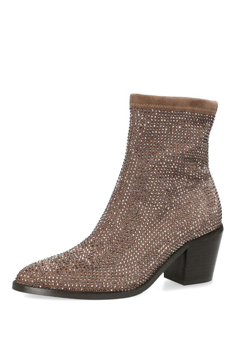 Botín de tobillo de bronce hecho de ante con un tacón bajo y delgado, cubierto de brillantes piedras de strass en plata y negro, con una puntera afilada.