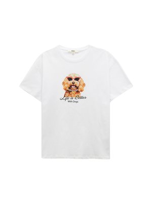Hvid bomulds t-shirt med et farverigt graphic af en hund iført solbriller, med teksten "Livet er Bedre med Hunde" nedenfor.