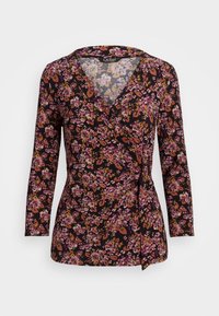 Blommig omslagsblus i mörk lila med långa ärmar. Prydd med livfulla rosa och orangea blommor på en svart bakgrund. Knyts i midjan.