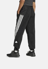 adidas Sportswear FUTURE ICONS - Spodnji deli trenirk - schwarz