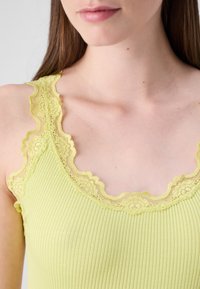 Rosemunde REGULAR VINTAGE - Topp - guava green