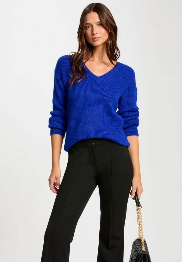 WITH V-NECK - Strickpullover - bleu electrique