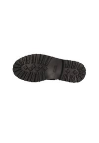 Suela de zapato de goma negra con surcos profundos y resistentes dispuestos en un patrón de líneas paralelas y cruces para mayor tracción. Área central lisa visible.