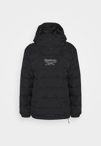 Veste matelassée noire à capuche de Reebok, avec poche zippée à l'avant et logo sur la poitrine, conçue pour le temps froid.