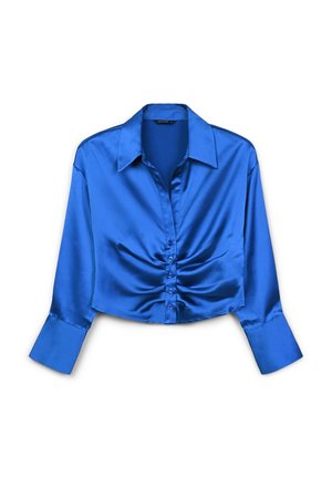Blusa corta a maniche lunghe in satin blu con ampi polsini, dettagli arricciati sul davanti, chiusura con bottoni e colletto a punta.