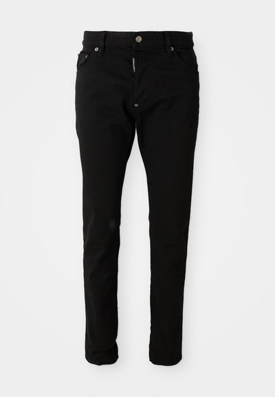 Schwarze Denim-Hosen mit gerader Passform, ausgestattet mit Vorder- und Gesäßtaschen, Knopfverschluss und minimalistischer Gestaltung.