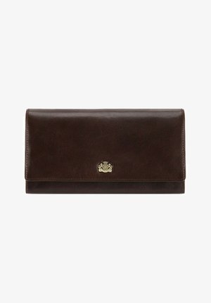 Bruine leren portemonnee met een gladde textuur, rechthoekige vorm en goudkleurig logo-detail aan de voorkant. Heeft een klep-sluiting.