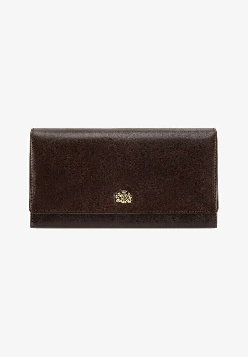 Bruine leren portemonnee met een gladde textuur, rechthoekige vorm en goudkleurig logo-detail aan de voorkant. Heeft een klep-sluiting.