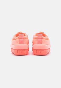 UGG Pantuflas - salmon