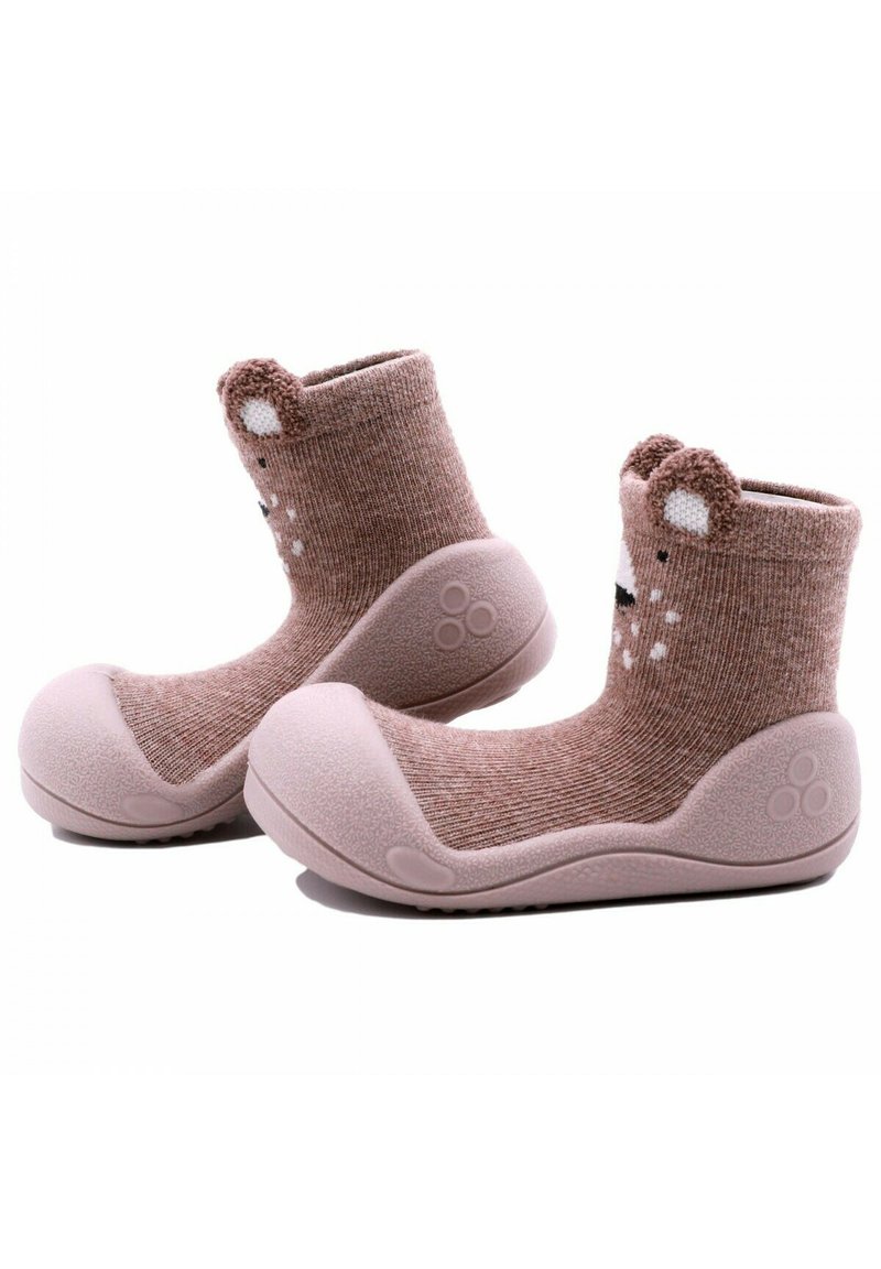 Calcetines de punto marrones con diseño de cara de oso, suela de goma, textura agradable y punta redondeada para mayor agarre. Presenta orejas y acentos de huellas.