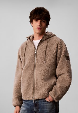 Calvin Klein Jeans, RELAXED SHERPA HOODIE - Яке от полар - roasted cashew