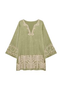 Túnica verde con mangas largas y acampanadas. Presenta patrones bordados en color crema alrededor del escote y en el dobladillo. Textura suave.