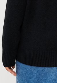Vero Moda Curve VMCBOOM O NECK - Jumper - black