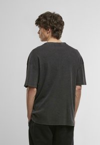Urban Classics WASHED TEE - T-shirts - black