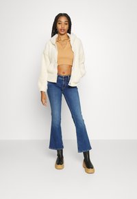 Pieces PCCARLI ZIP HOODIE - Casaco polar - birch