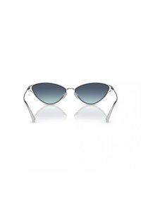 Occhiali da sole cat-eye argento con lenti graduali che passano da scure a chiare, caratterizzati da montature sottili in metallo e aste dritte.