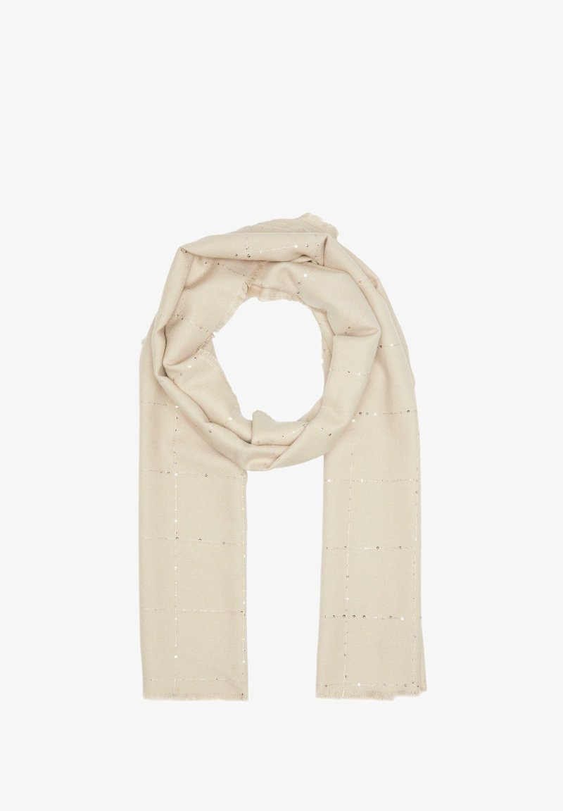 Beige sjaal van zacht materiaal, met een ruitpatroon en metallic accenten, afgewerkt met franje. Geschikt om om te slaan of te draperen.