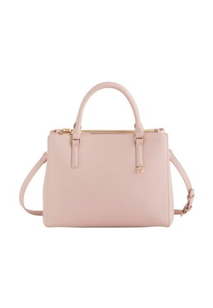 Sac à main en cuir rose doux avec deux poignées supérieures, fermeture éclair dorée et bandoulière réglable sur fond blanc.