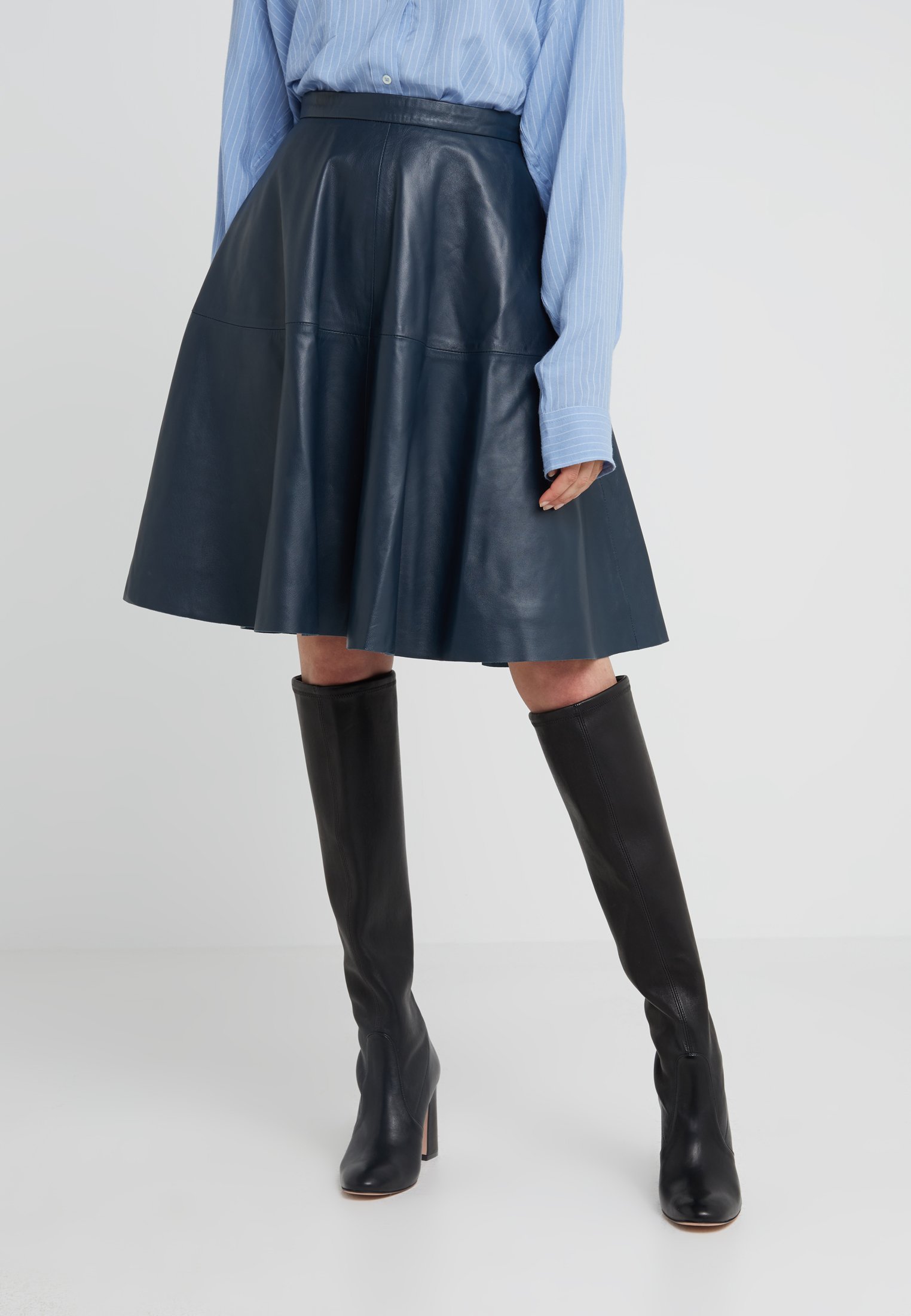 Rode leren rok met rits | Casual kleding | Brizjied Fashion Rode leren rok met rits | Casual kleding | Brizjied Fashion