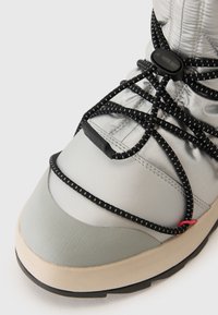 adidas Sportswear ACE UNISEX - Fjellsko - matte silver-coloured/core black/lucid red