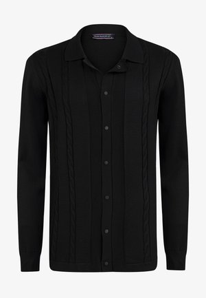 Cárdigan negro de punto con cuello. Presenta un patrón de punto trenzado en la parte delantera y cierre de botones. Mangas largas.