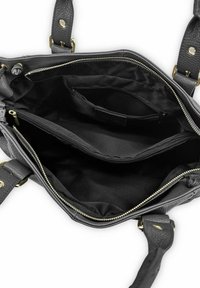 Sac à main en cuir gris avec une surface texturée, équipé de fermetures éclair et de ferrures dorées, et de multiples compartiments intérieurs.