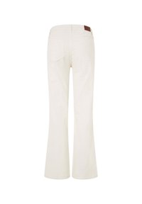 Jean blanc évasé en coton. Comprend quatre poches, des passants pour ceinture et un accent en cuir marron sur la ceinture arrière.