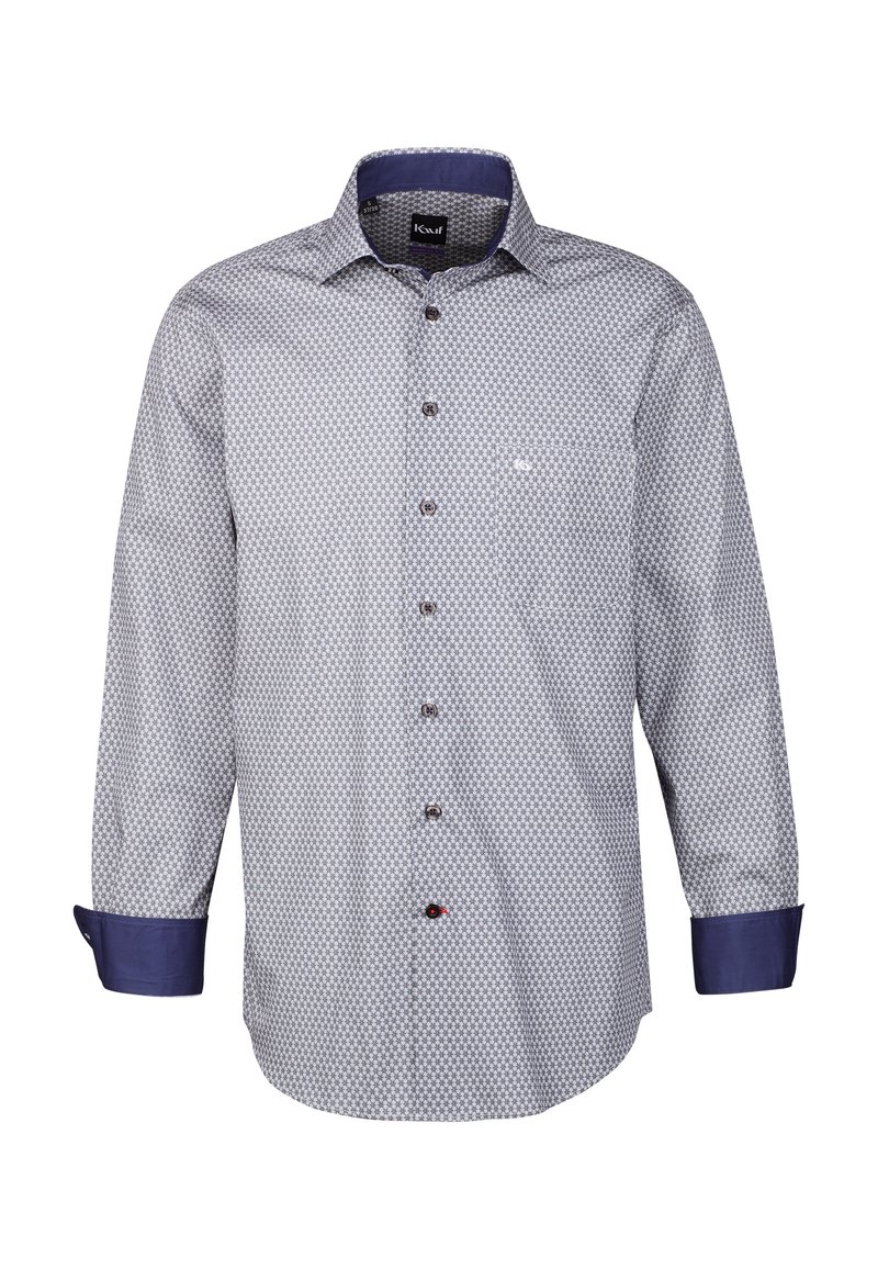 Camicia a maniche lunghe con bottoni di colore grigio chiaro, con un motivo geometrico, polsini blu navy e un'unica tasca sul petto; dotata di bottoni marroni.