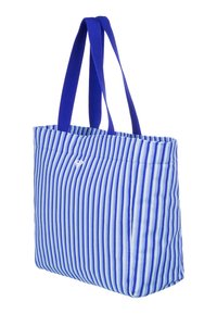 Gestreepte tas in blauw en witte stof, met twee blauwe handvatten, rechthoekige vorm en textuur met verticale lijnen.