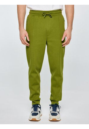 - Spodnie treningowe