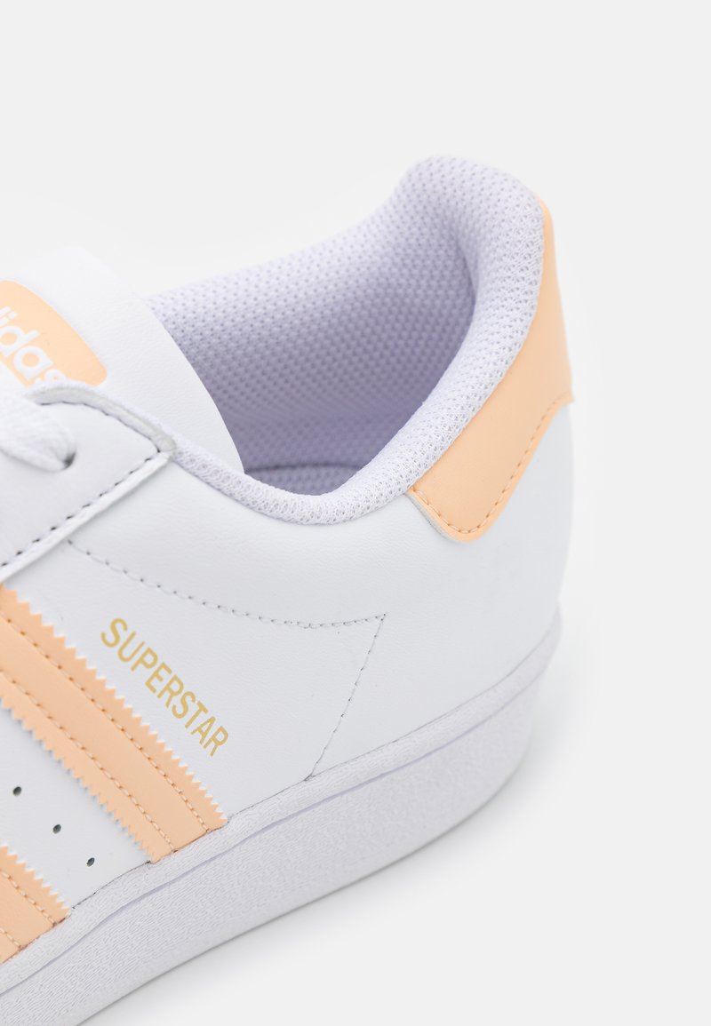 adidas Originals SUPERSTAR - laag - white/glow - Zalando.nl