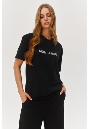 - T-shirt z nadrukiem