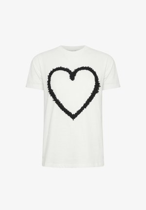 Wit T-shirt met korte mouwen en een grote zwarte gestructureerde hartomtrek, gecentreerd aan de voorkant.