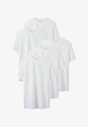 Witte katoenen T-shirts, vijf stuks, korte mouwen, ronde hals, effen zonder patronen of logo's, verpakt in een stapel.