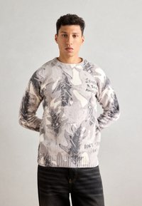 Scotch & Soda PRINTED DROPPED SHOULDER - Strickpullover - eggnog/grey