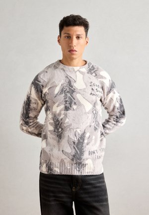 PRINTED DROPPED SHOULDER - Pullover - eggnog/grey