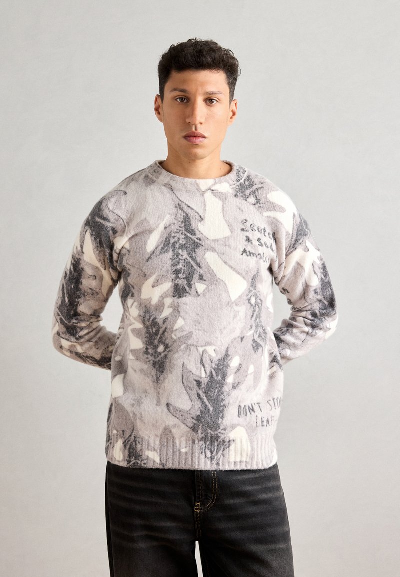 Scotch & Soda PRINTED DROPPED SHOULDER - Strickpullover - eggnog/grey