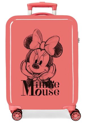 Maleta rosa con dibujo de Minnie Mouse sonriendo, manos en las mejillas, gran lazo y texto negro en negrita que dice «"Minnie Mouse"» debajo de su cara.