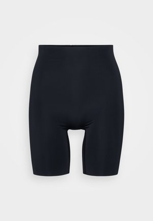 Shorts de vélo taille haute noirs fabriqués à partir d'un matériau extensible avec une texture lisse, présentant un ajustement près du corps et un design sans coutures.